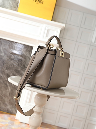 フェンディバッグ角部分ディテール